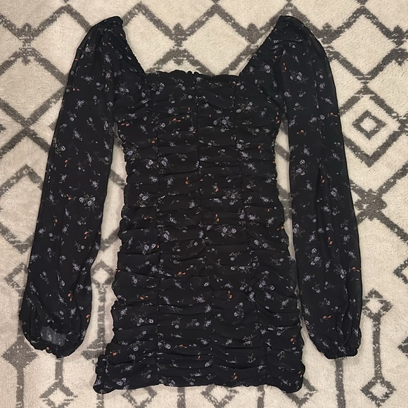 NWT More To Come Jaliyah Ruched Mini Dress in Black Floral from Revolve XS - Picture 4 of 5